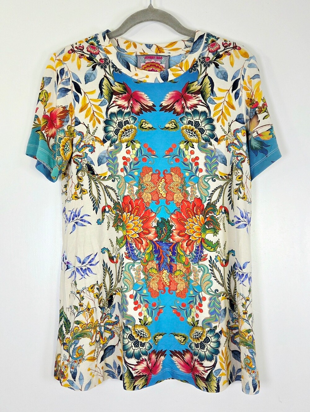 JOHNNY WAS THE JENIE FAVORITE SHORT SLEEVE CREW NECK SWING TEE.